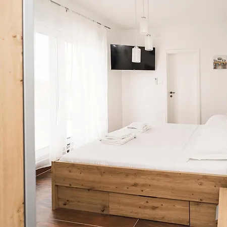 Beautiful Home In Krnica With Jacuzzi Krnica