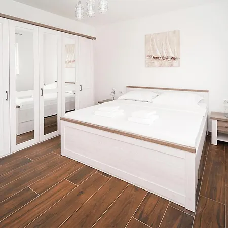 Semesterbostad Beautiful Home In Krnica With Jacuzzi *