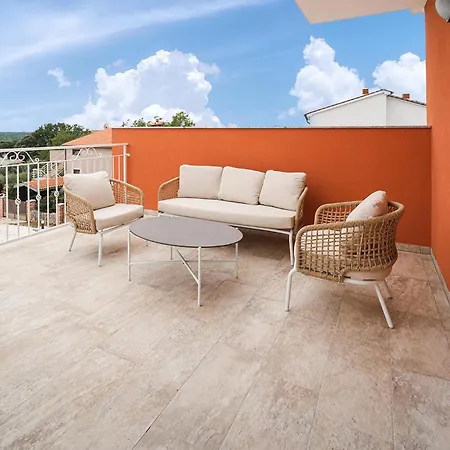 Beautiful Home In Krnica With Jacuzzi Krnica