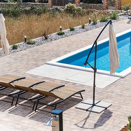 Semesterbostad Beautiful Home In Krnica With Jacuzzi *