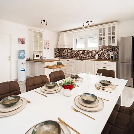 Beautiful Home In Krnica With Jacuzzi Дом отдыха Крница