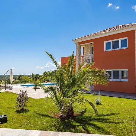 Beautiful Home In Krnica With Jacuzzi *