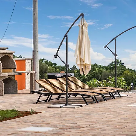 Beautiful Home In Krnica With Jacuzzi * Krnica