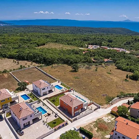Beautiful Home In Krnica With Jacuzzi *