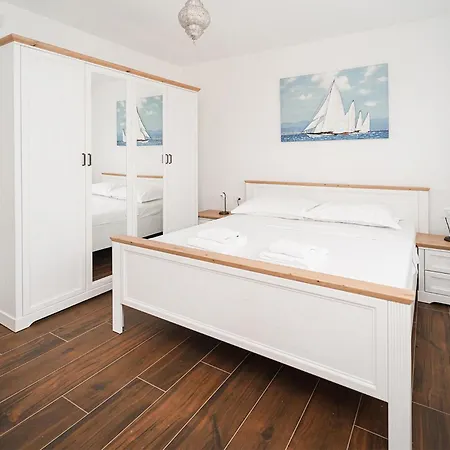4 Bedroom Cozy In Holiday home