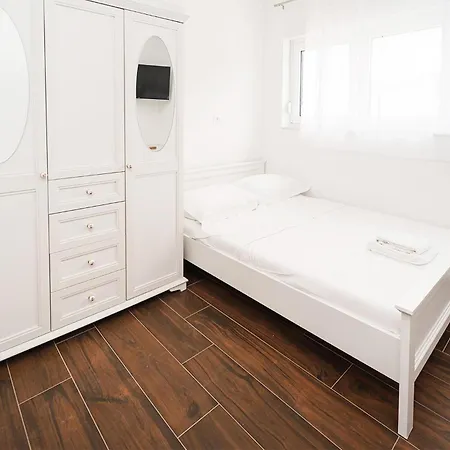 Beautiful Home In Krnica With Jacuzzi * Krnica
