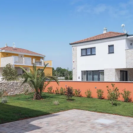 4 Bedroom Cozy In Holiday home