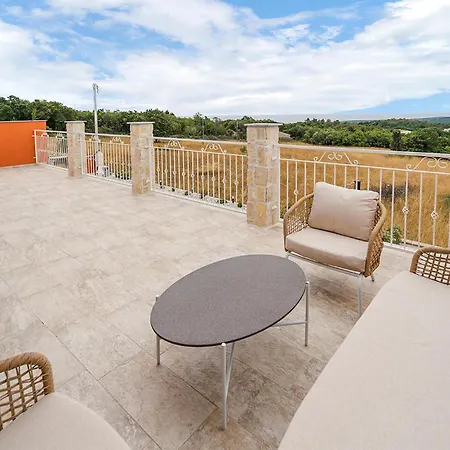 4 Bedroom Cozy In Holiday home Krnica